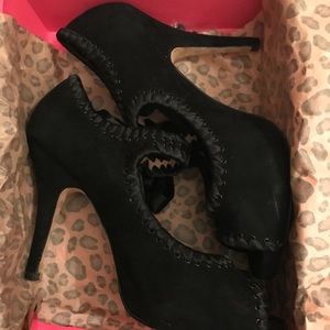 Betsey Johnson Black Tie Heels